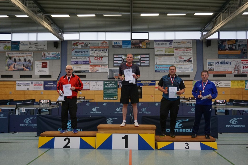 Das erfolgreiche Doppel der Hobby-Gruppe: (3. Platz v. li.) Alexander Vogt und Ralf Stein.